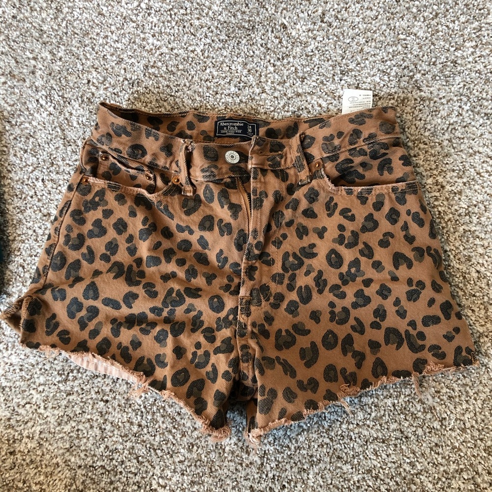 Abercrombie & Fitch — High Rise Jean Short